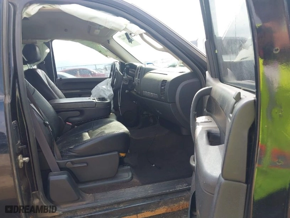 2011 Chevrolet Silverado 1500 LT with VIN 1GCRKSE3XBZ126090, listed as a IAAI auction lot 41861969 with 185,344 mi miles. Bid and sale history available at carsss.com. Image 5.