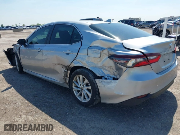 2024 Toyota Camry LE z VIN 4T1R11AKXRU883388, wystawiony jako IAAI lot #41977607 z przebiegiem 8 784 mil mil oraz . Historia ofert i sprzedaży dostępna na DreamBid. Obrazek 3.