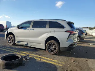 2024 Toyota Sienna XSE with VIN 5TDDRKEC0RS190866, listed as a Copart auction lot 79953074 with 1,934 mi miles and Salvage Title. Bid and sale history available at carsss.com. Image 2.