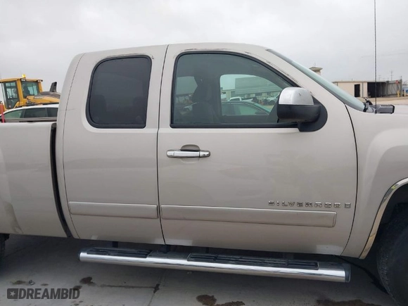 2008 Chevrolet Silverado 1500 Work Truck with VIN 1GCEC19C68Z287545, listed as a IAAI auction lot 41171713 with 173,482 mi miles. Bid and sale history available at carsss.com. Image 14.