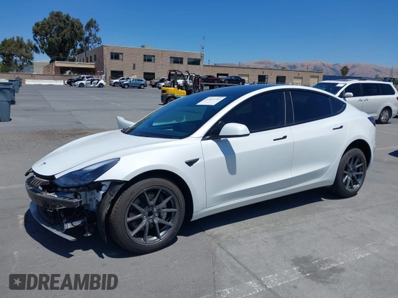 2023 Tesla Model 3 z VIN 5YJ3E1EA4PF454754, wystawiony jako IAAI lot #42665785 z przebiegiem 5 218 mil mil oraz . Historia ofert i sprzedaży dostępna na DreamBid. Obrazek 20.