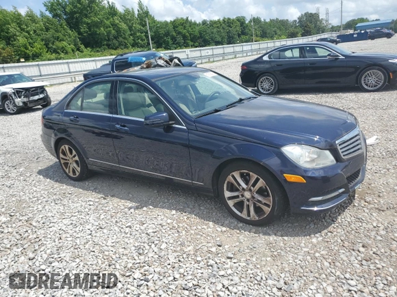2012 Mercedes-Benz C 300 Sport z VIN WDDGF8BB8CA731905, wystawiony jako Copart lot #61692695 z przebiegiem 98 773 mil mil oraz Szkoda całkowita • Salvage title. Historia ofert i sprzedaży dostępna na DreamBid. Obrazek 4.
