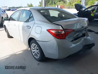 2018 Toyota Corolla L z VIN 5YFBURHE2JP827894, wystawiony jako IAAI lot #42295741 z przebiegiem 44 171 mil mil oraz . Historia ofert i sprzedaży dostępna na DreamBid. Obrazek 3.