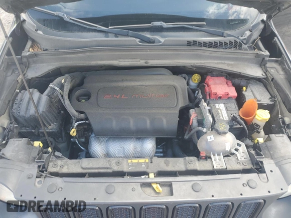 2018 Jeep Renegade Altitude z VIN ZACCJABB3JPH46887, wystawiony jako Copart lot #54758055 z przebiegiem 199 963 mil mil oraz Szkoda całkowita • Salvage title. Historia ofert i sprzedaży dostępna na DreamBid. Obrazek 12.