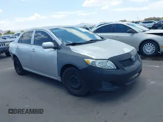 2010 Toyota Corolla z VIN 1NXBU4EE1AZ385292, wystawiony jako IAAI lot #42665416 z przebiegiem 250 320 mil mil oraz . Historia ofert i sprzedaży dostępna na DreamBid. Obrazek 1.