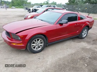2005 Ford Mustang Deluxe z VIN 1ZVFT80N955128031, wystawiony jako IAAI lot #42557098 z przebiegiem 138 447 mil mil oraz . Historia ofert i sprzedaży dostępna na DreamBid. Obrazek 17.