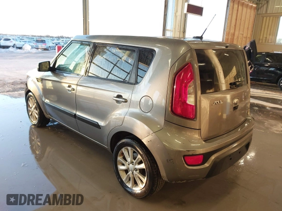 2013 Kia Soul ! with VIN KNDJT2A69D7609014, listed as a IAAI auction lot 41393337 with 259,707 mi miles. Bid and sale history available at carsss.com. Image 3.