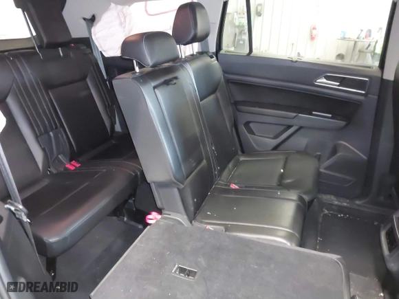 2018 Volkswagen Atlas 3.6L V6 SE with VIN 1V2LR2CA8JC513109, listed as a IAAI auction lot 41820598 with 69,532 mi miles. Bid and sale history available at carsss.com. Image 8.