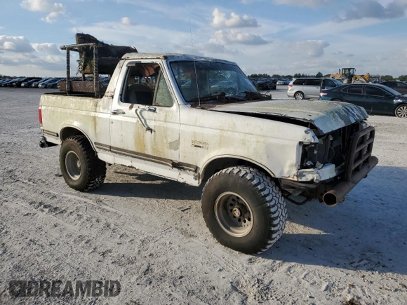 1989 Ford Bronco Custom z VIN 1FMEU15H7KLB31566, wystawiony jako Copart lot #43197635 z przebiegiem Nie podano mil oraz Czysty tytuł • Clean title. Historia ofert i sprzedaży dostępna na DreamBid. Obrazek 4.