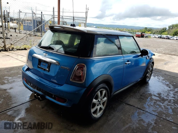 2009 MINI Hardtop S with VIN WMWMF73539TW83580, listed as a Copart auction lot 80143763 with 96,464 mi miles and Salvage Title. Bid and sale history available at DreamBid. Image 3.