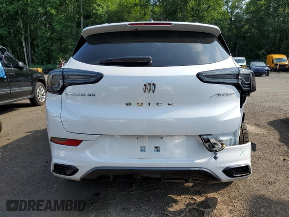 2024 Buick Encore GX Avenir с VIN KL4AMFSL6RB024768, выставлен на аукционе Copart как лот 61689245 с пробегом 5 198 миль миль и Списание • Salvage title. История ставок и продаж доступна на DreamBid. Изображение 6.