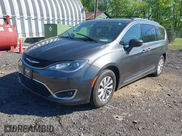 2018 Chrysler Pacifica Touring L with VIN 2C4RC1BG1JR112084, listed as a IAAI auction lot 42206441 with 163,952 mi miles and . Bid and sale history available at DreamBid. Image 17.