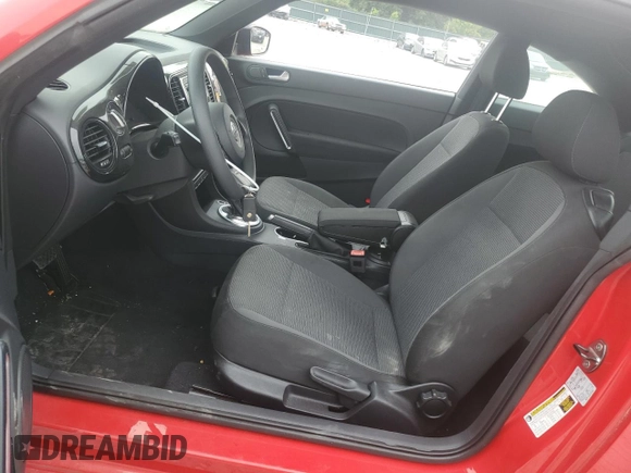 2014 Volkswagen Beetle Entry z VIN 3VWF17AT1EM638445, wystawiony jako Copart lot #62499104 z przebiegiem 85 895 mil mil oraz Szkoda całkowita • Salvage title. Historia ofert i sprzedaży dostępna na DreamBid. Obrazek 7.