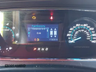 2013 Ford Police Interceptor z VIN 1FAHP2M82DG132383, wystawiony jako IAAI lot #41851540 z przebiegiem 172 639 mil mil oraz . Historia ofert i sprzedaży dostępna na DreamBid. Obrazek 7.