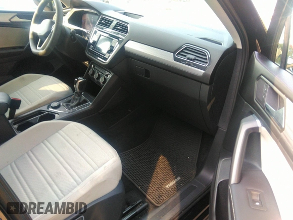 2022 Volkswagen Tiguan S with VIN 3VV0B7AX7NM108555, listed as a IAAI auction lot 37003805 with 21,077 mi miles. Bid and sale history available at carsss.com. Image 5.