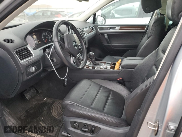 2016 Volkswagen Touareg Sport with VIN WVGEF9BP4GD010645, listed as a Copart auction lot 43271015 with 52,803 mi miles and Salvage Title. Bid and sale history available at DreamBid. Image 7.