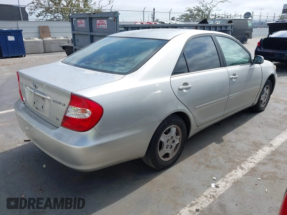 2003 Toyota Camry LE z VIN 4T1BF32K33U044476, wystawiony jako IAAI lot #42464651 z przebiegiem 206 004 mil mil oraz . Historia ofert i sprzedaży dostępna na DreamBid. Obrazek 4.