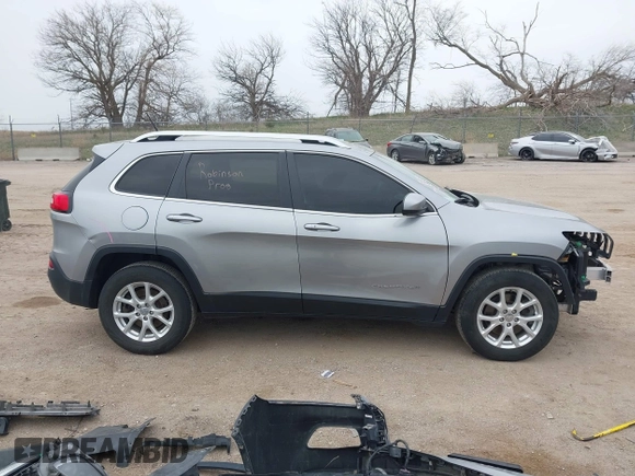 2014 Jeep Cherokee Latitude with VIN 1C4PJMCS7EW220899, listed as a IAAI auction lot 41973561 with 135,572 mi miles. Bid and sale history available at carsss.com. Image 14.