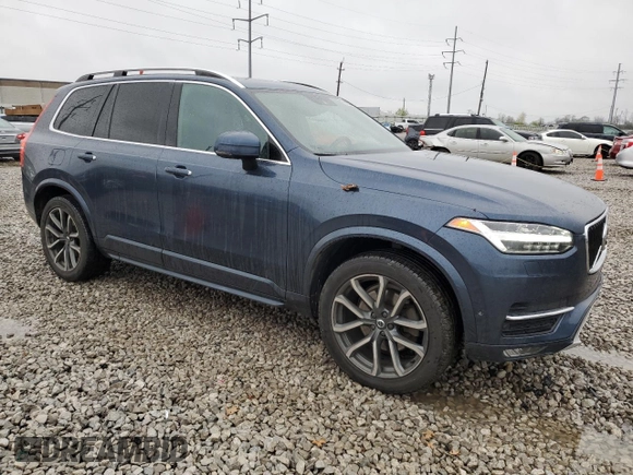 2018 Volvo XC90 Momentum z VIN YV4A22PK9J1333016, wystawiony jako Copart lot #52053885 z przebiegiem 75 431 mil mil oraz Szkody całkowita. Historia ofert i sprzedaży dostępna na DreamBid. Obrazek 4.