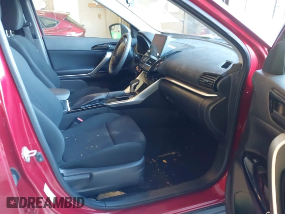 2022 Mitsubishi Eclipse Cross LE z VIN JA4ATVAA6NZ013879, wystawiony jako IAAI lot #41450278 z przebiegiem 33 830 mil mil oraz . Historia ofert i sprzedaży dostępna na DreamBid. Obrazek 5.