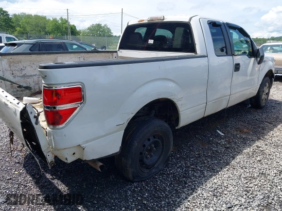 2014 Ford F-150 XL z VIN 1FTEX1CM9EKG17852, wystawiony jako IAAI lot #42483032 z przebiegiem 256 056 mil mil oraz . Historia ofert i sprzedaży dostępna na DreamBid. Obrazek 4.