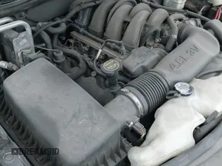 2006 Ford Explorer XLT z VIN 1FMEU73816UA15771, wystawiony jako IAAI lot #43552499 z przebiegiem 173 088 mil mil oraz . Historia ofert i sprzedaży dostępna na DreamBid. Obrazek 13.