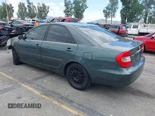 2002 Toyota Camry XLE z VIN 4T1BF32K82U530294, wystawiony jako IAAI lot #42251586 z przebiegiem Nie podano mil oraz . Historia ofert i sprzedaży dostępna na DreamBid. Obrazek 3.