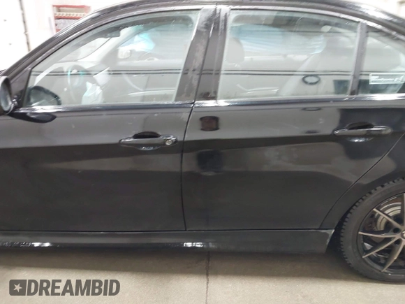 2011 BMW 3 Series 328i xDrive with VIN WBAPK7C5XBA818385, listed as a IAAI auction lot 41655317 with 113,639 mi miles. Bid and sale history available at carsss.com. Image 14.