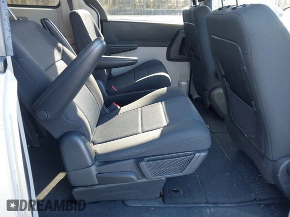 2010 Dodge Grand Caravan SE with VIN 2D4RN4DE2AR489971, listed as a IAAI auction lot 41895646 with 58,463 mi miles and . Bid and sale history available at DreamBid. Image 8.