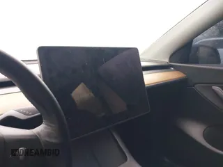 2022 Tesla Model Y Long Range z VIN 7SAYGDEE9NF331410, wystawiony jako IAAI lot #41580172 z przebiegiem 81 794 mil mil oraz . Historia ofert i sprzedaży dostępna na DreamBid. Obrazek 18.