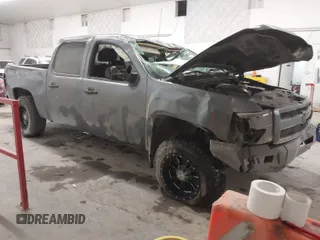 2011 Chevrolet Silverado 1500 LT with VIN 3GCPKSE33BG295102, listed as a IAAI auction lot 41557299 with 228,821 mi miles. Bid and sale history available at carsss.com. Image 1.