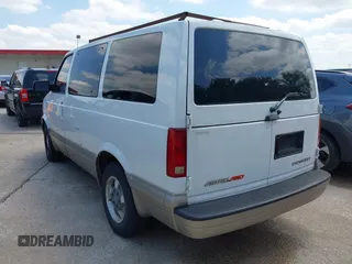 2003 Chevrolet Astro z VIN 1GNEL19X43B130950, wystawiony jako IAAI lot #42215392 z przebiegiem 276 357 mil mil oraz . Historia ofert i sprzedaży dostępna na DreamBid. Obrazek 3.