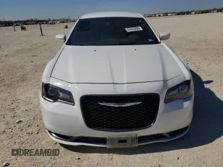 2019 Chrysler 300 with VIN 2C3CCABG2KH516643, listed as a Copart auction lot 47415405 with 110,591 mi miles and Salvage Title. Bid and sale history available at carsss.com. Image 5.