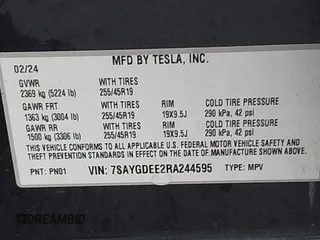 2024 Tesla Model Y Long Range z VIN 7SAYGDEE2RA244595, wystawiony jako IAAI lot #41964965 z przebiegiem 14 804 mil mil oraz . Historia ofert i sprzedaży dostępna na DreamBid. Obrazek 9.