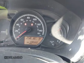 2015 Toyota Yaris L z VIN VNKKTUD36FA036488, wystawiony jako IAAI lot #42307446 z przebiegiem 108 560 mil mil oraz . Historia ofert i sprzedaży dostępna na DreamBid. Obrazek 7.