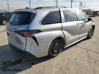 2024 Toyota Sienna XLE with VIN 5TDYRKEC3RS193861, listed as a Copart auction lot 50243375 with 18,630 mi miles and Salvage Title. Bid and sale history available at carsss.com. Image 3.