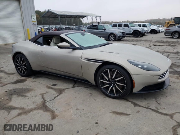 2020 Aston Martin DB11 z VIN SCFRMFCW5LGM08456, wystawiony jako Copart lot #78863454 z przebiegiem Nie podano mil oraz Szkoda całkowita • Salvage title. Historia ofert i sprzedaży dostępna na DreamBid. Obrazek 4.