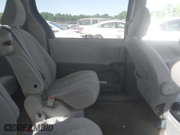 2012 Toyota Sienna LE AAS z VIN 5TDKK3DC7CS209567, wystawiony jako IAAI lot #42323115 z przebiegiem 293 604 mil mil oraz . Historia ofert i sprzedaży dostępna na DreamBid. Obrazek 8.