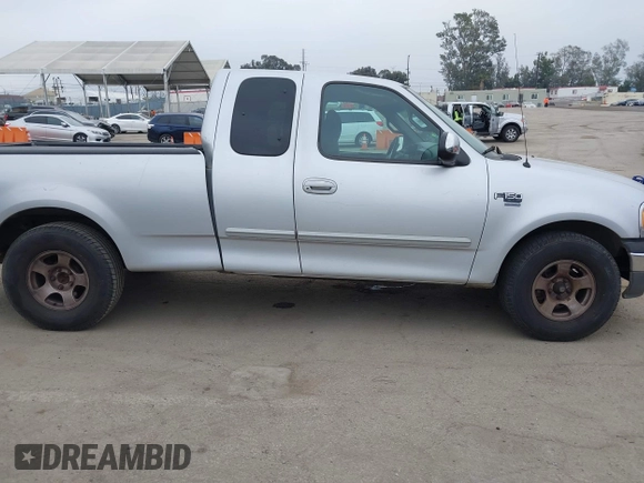 2000 Ford F-150 XL with VIN 1FTRX17W0YKA70861, listed as a IAAI auction lot 42096438 with 1 mi miles. Bid and sale history available at carsss.com. Image 13.