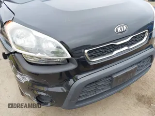 2013 Kia Soul + z VIN KNDJT2A66D7569863, wystawiony jako IAAI lot #42107481 z przebiegiem 101 780 mil mil oraz . Historia ofert i sprzedaży dostępna na DreamBid. Obrazek 6.