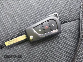 2021 Toyota RAV4 LE z VIN 2T3H1RFV8MW182801, wystawiony jako IAAI lot #42519435 z przebiegiem 44 932 mil mil oraz . Historia ofert i sprzedaży dostępna na DreamBid. Obrazek 11.