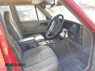 1996 Jeep Cherokee z VIN 1J4FB28S4TL145447, wystawiony jako IAAI lot #42414080 z przebiegiem 437 448 mil mil oraz . Historia ofert i sprzedaży dostępna na DreamBid. Obrazek 5.