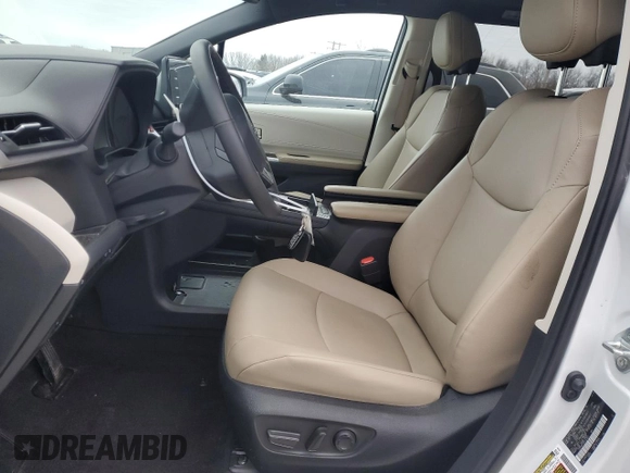 2024 Toyota Sienna XLE with VIN 5TDYSKFC5RS141621, listed as a Copart auction lot 44435555 with 12,971 mi miles and Clean Title. Bid and sale history available at DreamBid. Image 7.