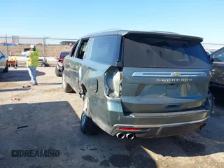 2023 Chevrolet Suburban Premier z VIN 1GNSKFKD9PR278771, wystawiony jako IAAI lot #42198380 z przebiegiem 55 359 mil mil oraz . Historia ofert i sprzedaży dostępna na DreamBid. Obrazek 3.