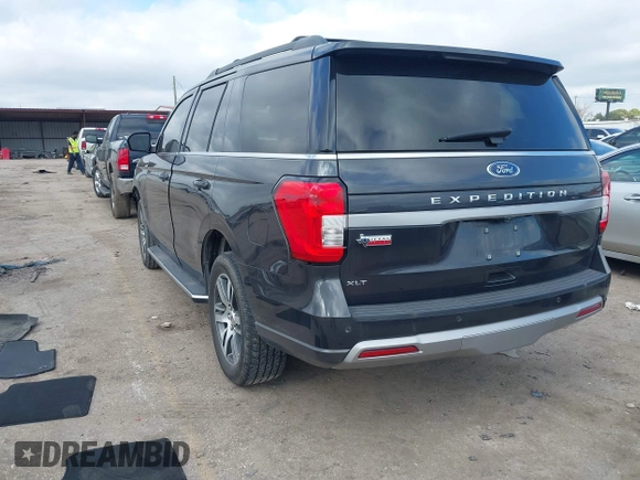 2022 Ford Expedition XLT with VIN 1FMJU1HT0NEA56894, listed as a IAAI auction lot 41450620 with 23,695 mi miles. Bid and sale history available at carsss.com. Image 3.