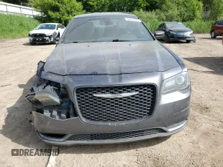 2015 Chrysler 300 S z VIN 2C3CCAGG0FH814316, wystawiony jako Copart lot #58473405 z przebiegiem 163 216 mil mil oraz Czysty tytuł • Clean title. Historia ofert i sprzedaży dostępna na DreamBid. Obrazek 5.