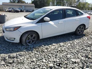 2018 Ford Focus SE with VIN 1FADP3FE4JL220247, listed as a Copart auction lot 52694315 with 25,285 mi miles and Salvage Title. Bid and sale history available at carsss.com. Image 1.
