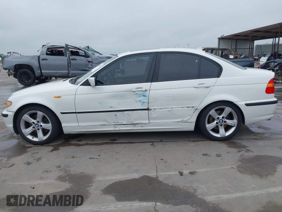 2005 BMW 3 Series 325i with VIN WBAEV33495KX09686, listed as a IAAI auction lot 42040947 with 125,221 mi miles and . Bid and sale history available at DreamBid. Image 14.