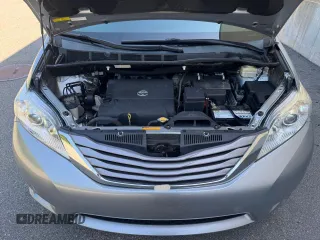 2015 Toyota Sienna Limited z VIN 5TDDK3DC8FS124511, wystawiony jako Copart lot #62570905 z przebiegiem 188 920 mil mil oraz Czysty tytuł • Clean title. Historia ofert i sprzedaży dostępna na DreamBid. Obrazek 7.