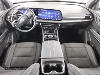 2024 Chevrolet Traverse FWD LT z VIN 1GNERGKS7RJ183916, wystawiony jako Copart lot #57982305 z przebiegiem 30 770 mil mil oraz Czysty tytuł • Clean title. Historia ofert i sprzedaży dostępna na DreamBid. Obrazek 8.